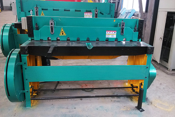 QB11-3×1600系列机械剪板机